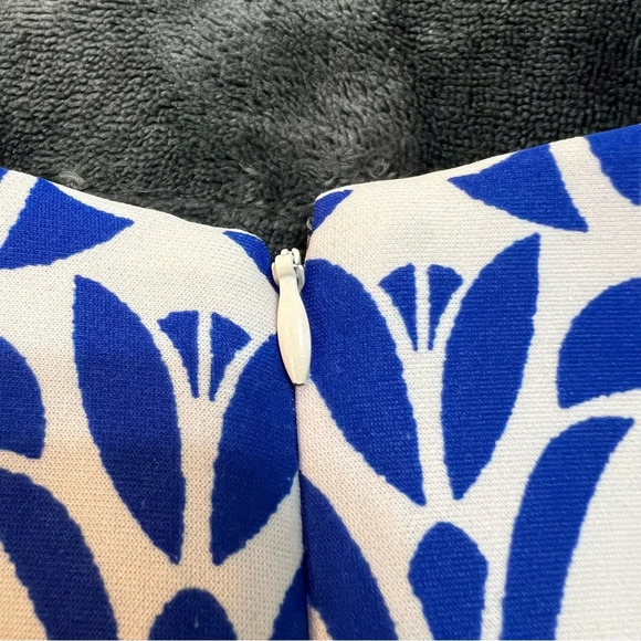 Just . . .Taylor Royal Blue and White Geometric Print Sleeveless Dress. Size 8. - Picture 11 of 13